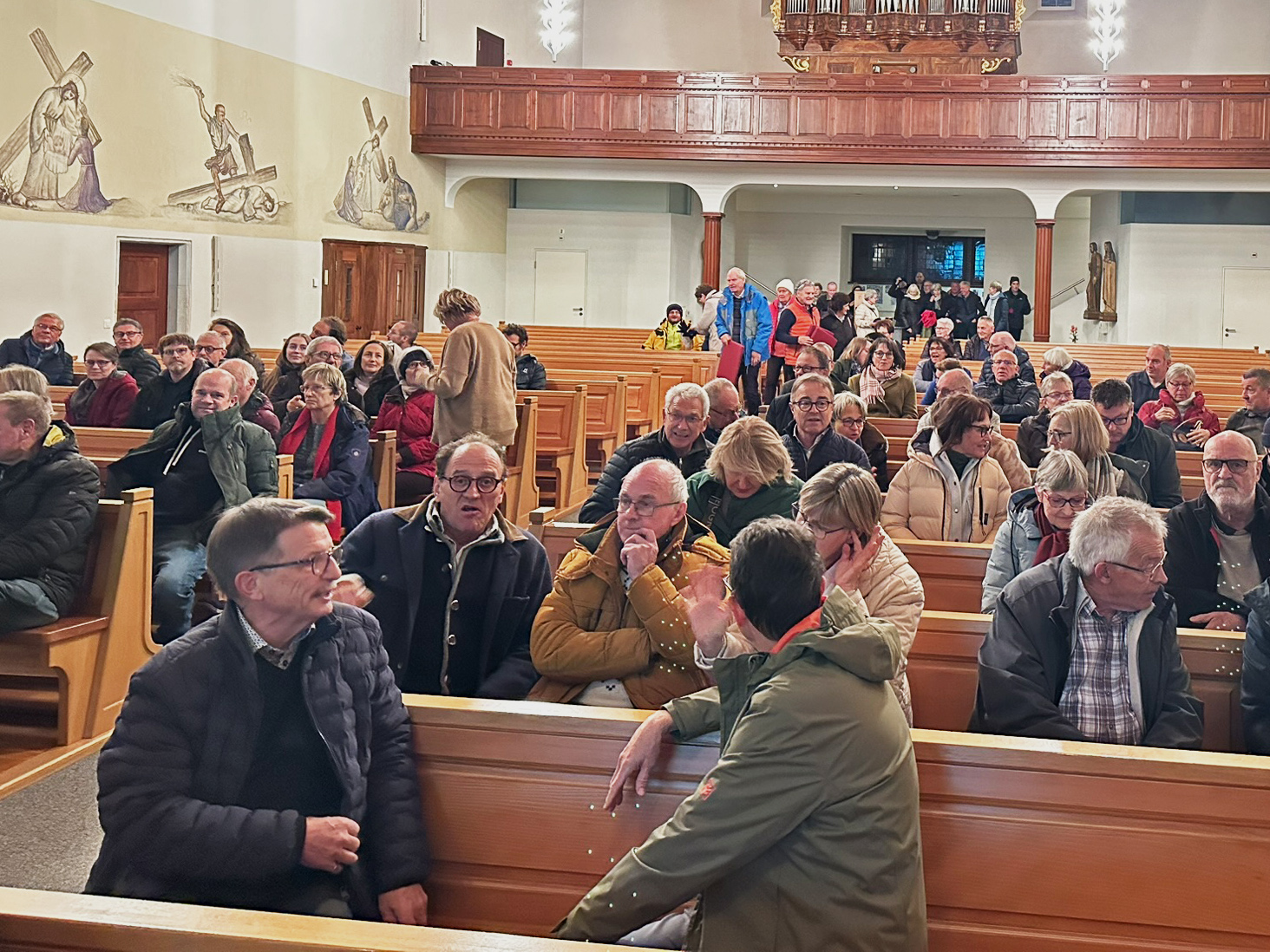 Die Teilnehmer treffen in der katholischen Kirche in Alt St. Johann ein